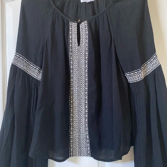 Patrons of Piece black Top - Picture 2 of 2